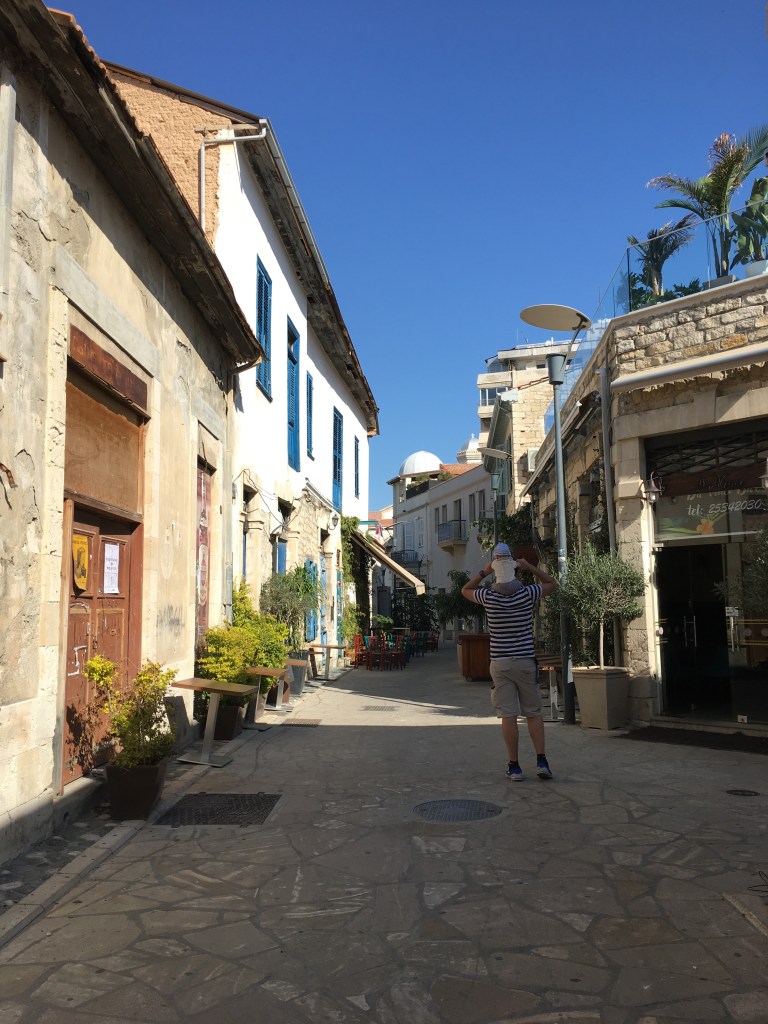 calles alrededor del castillo y la gran mezquita de Lemesos