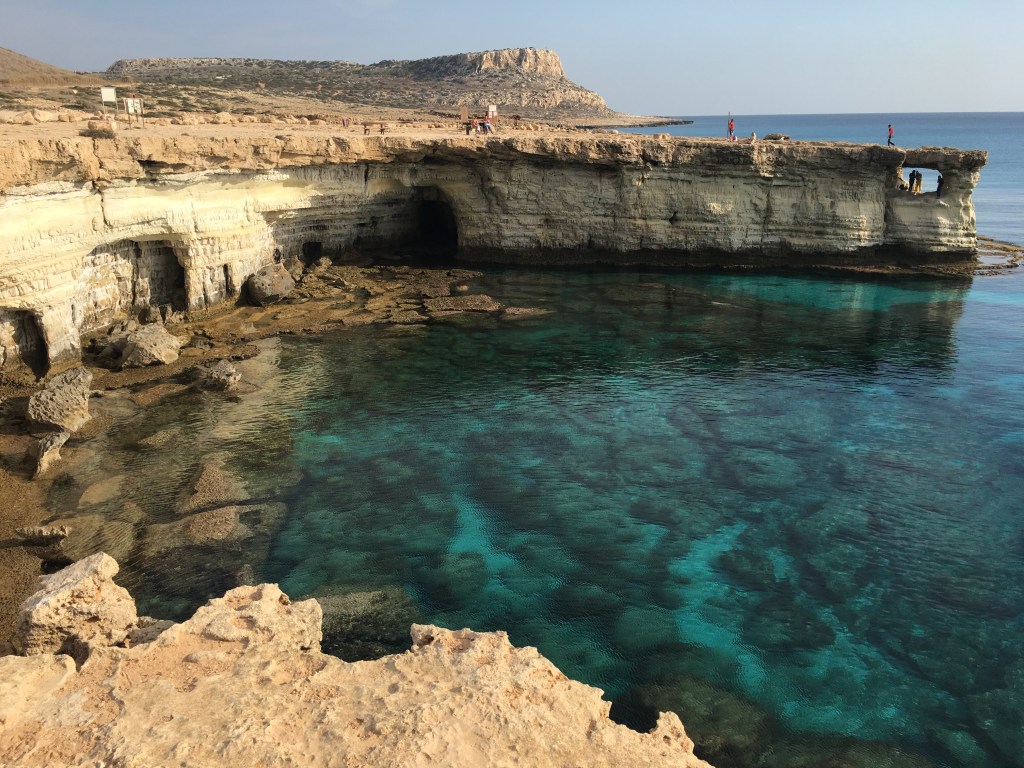 Cuevas en el mar del parque natural del cabo Greco