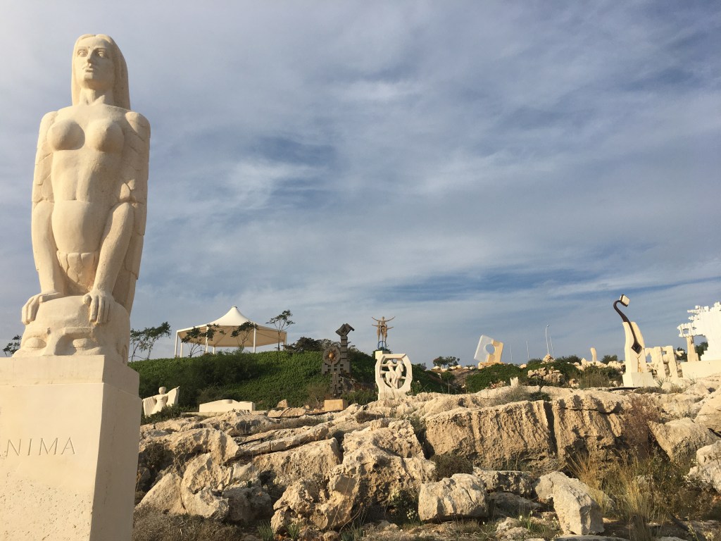 Parque de esculturas y cáctus en Agia Napa